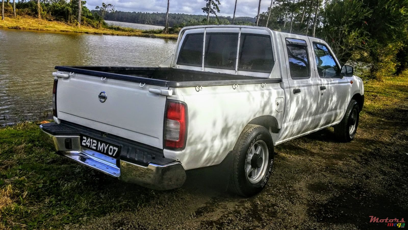 2007' Nissan Navara 2.7D Japan photo #3