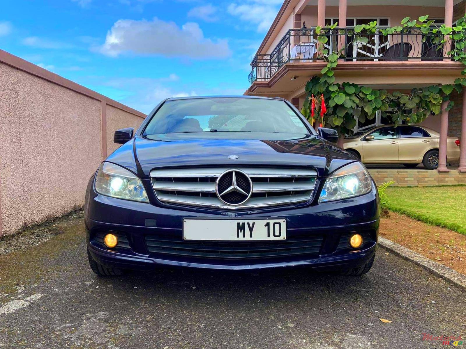 2010' Mercedes-Benz C-Class photo #1