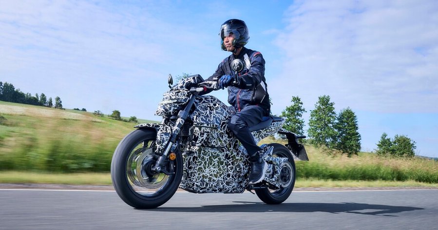 La première moto électrique Honda se montre un peu plus