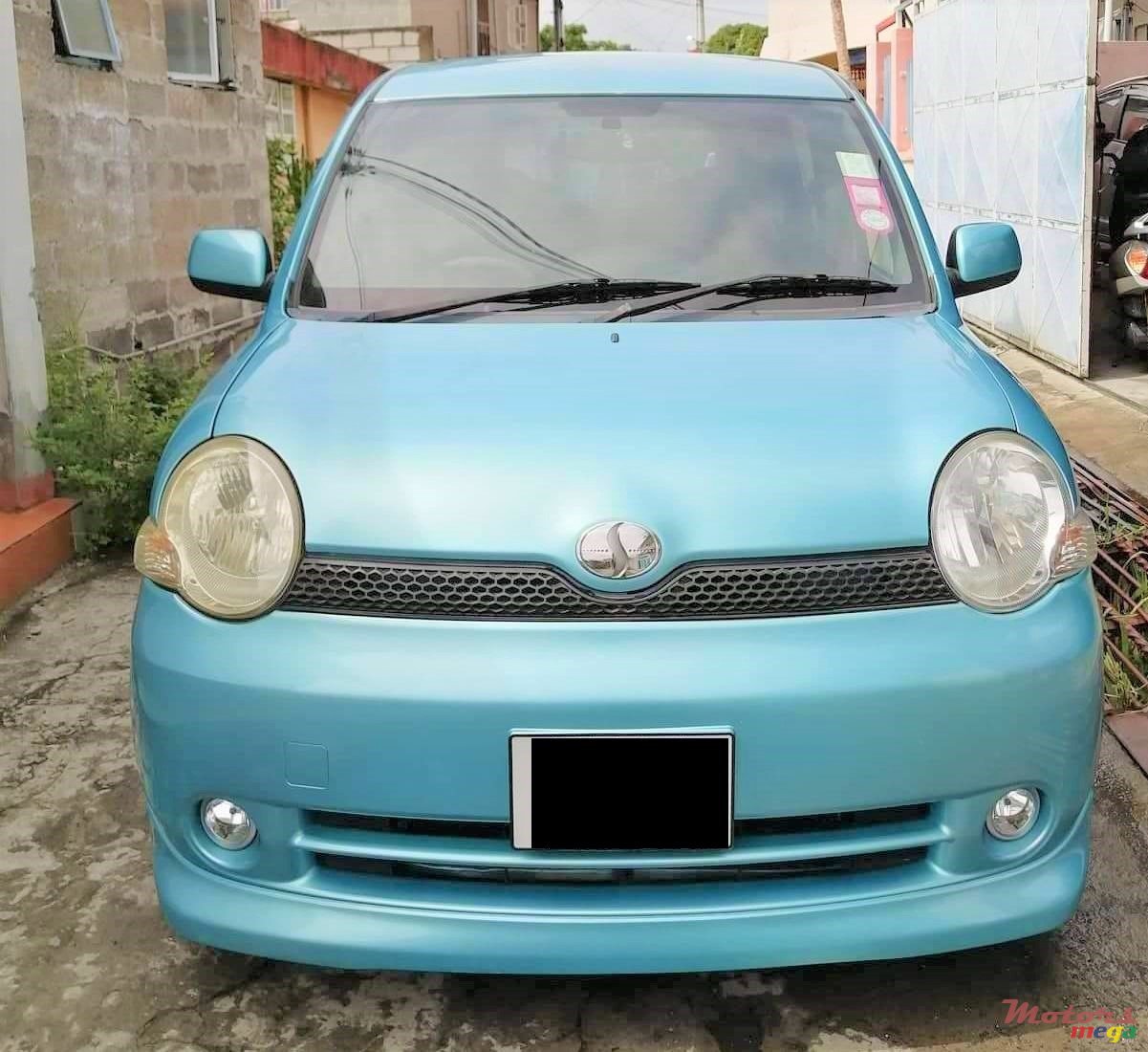 2005' Toyota Sienna photo #1