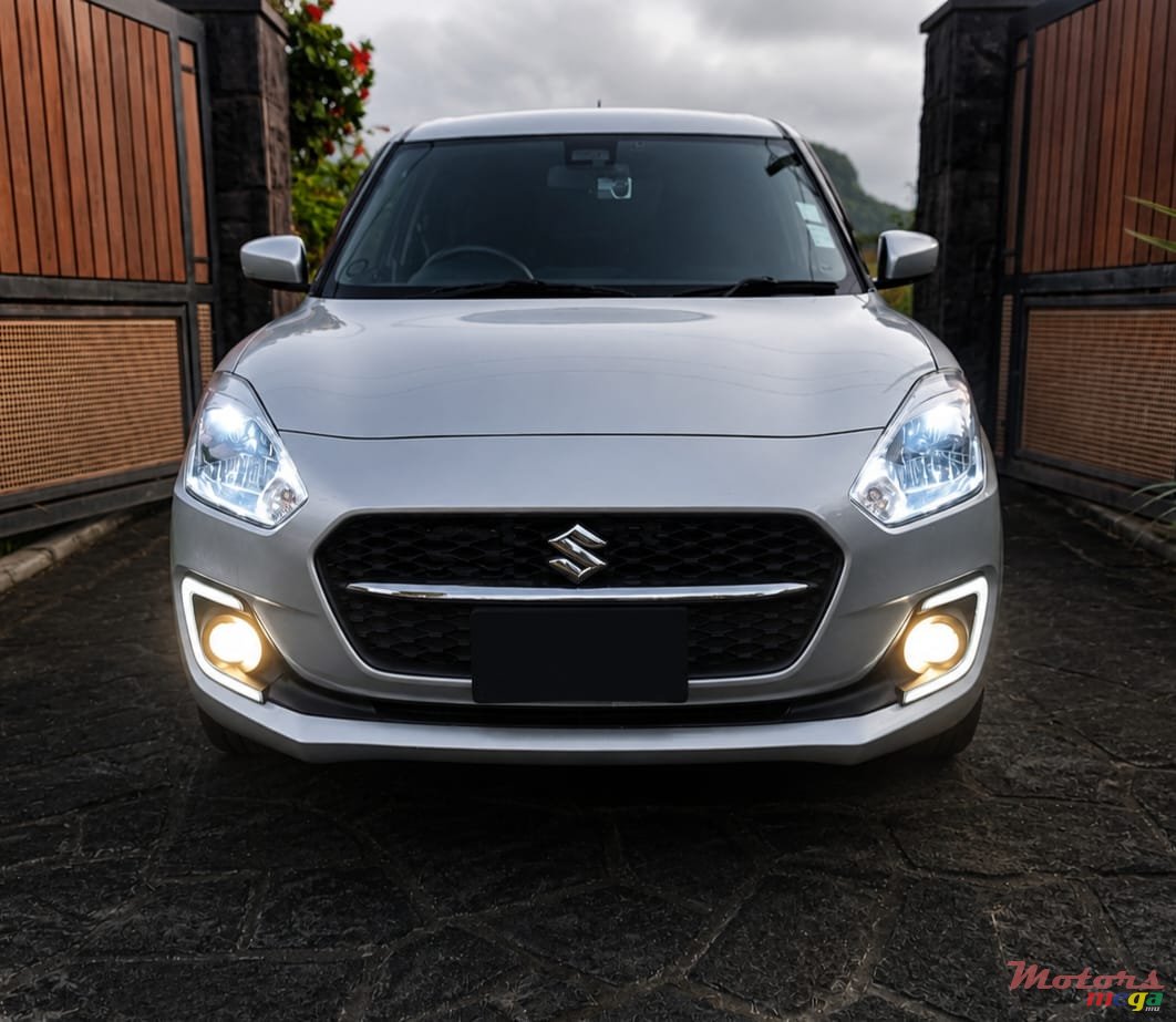 2021' Suzuki Swift photo #1