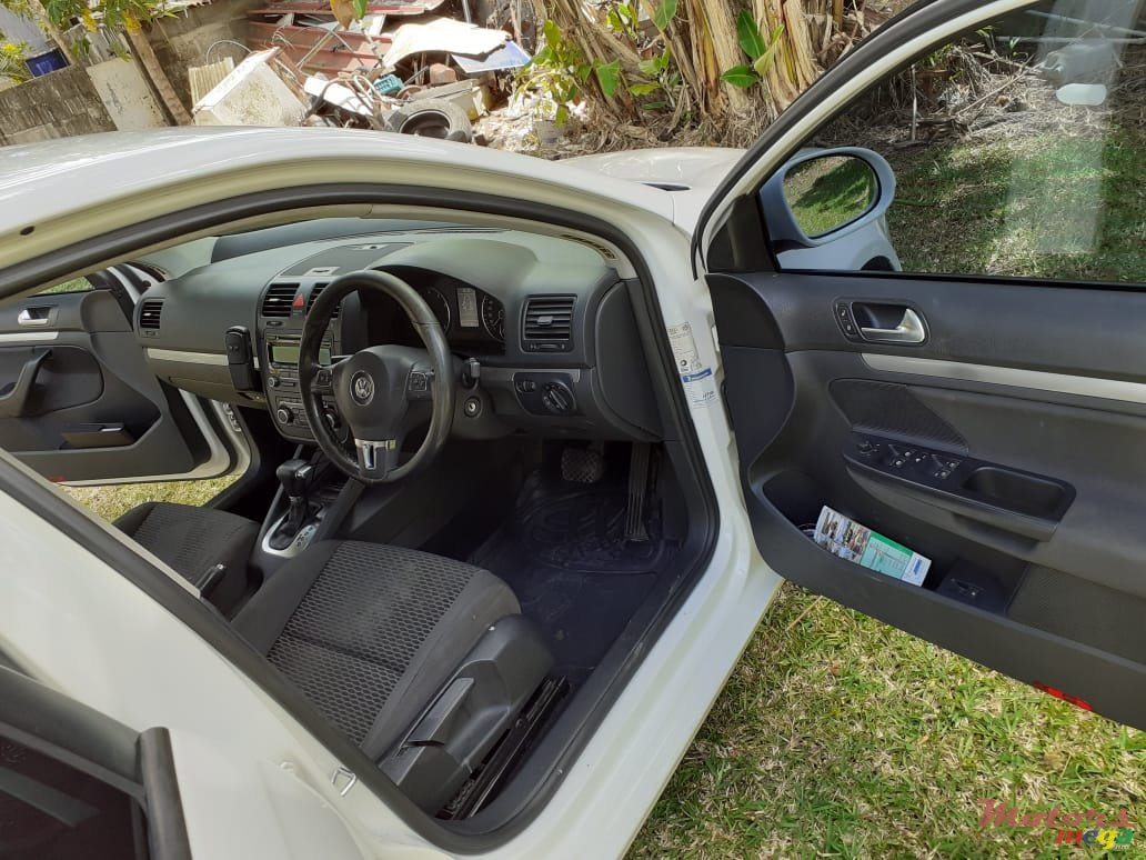 2011' Volkswagen photo #5