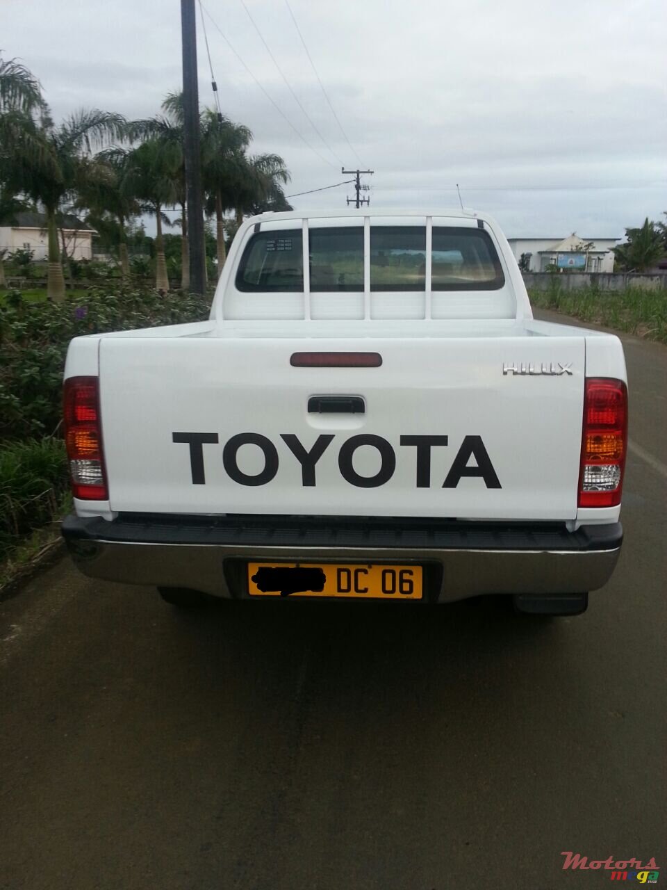 2006' Toyota Hilux 1 owner photo #2
