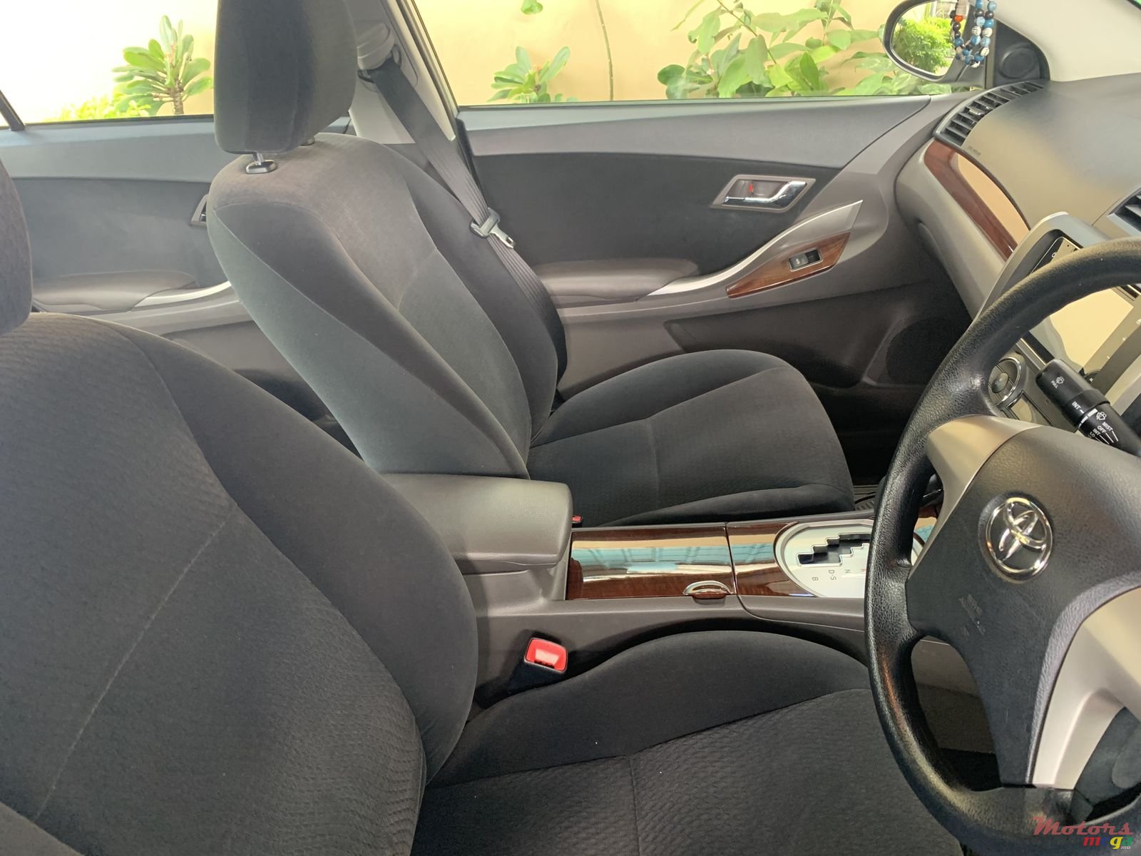 2013' Toyota Corolla premio photo #6