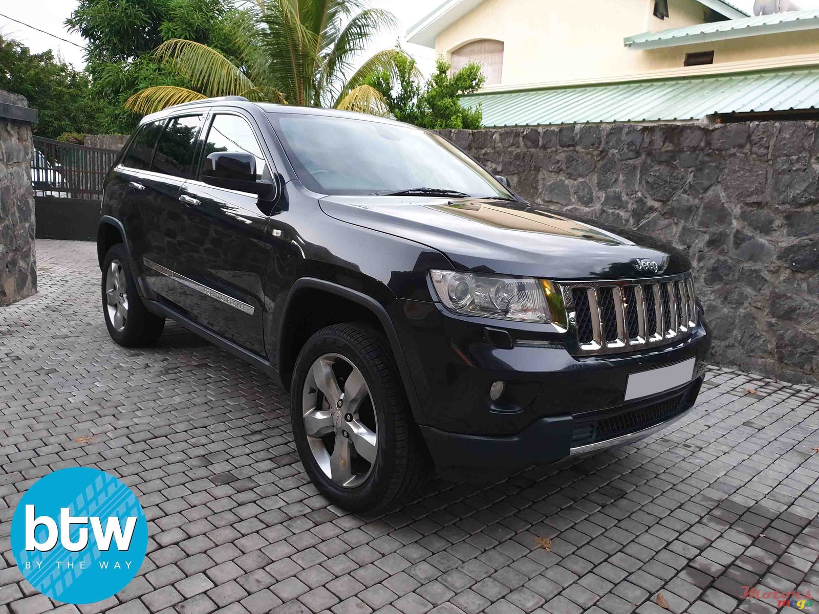 2012' Jeep Grand Cherokee Overland 4WD 294HP photo #1