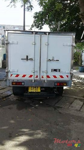 2001' Mitsubishi photo #3