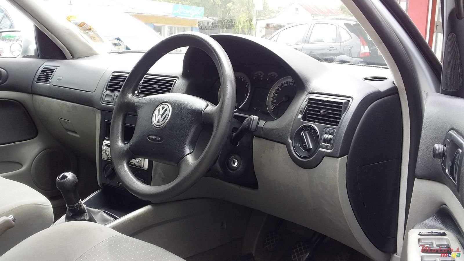 2005' Volkswagen Golf photo #3