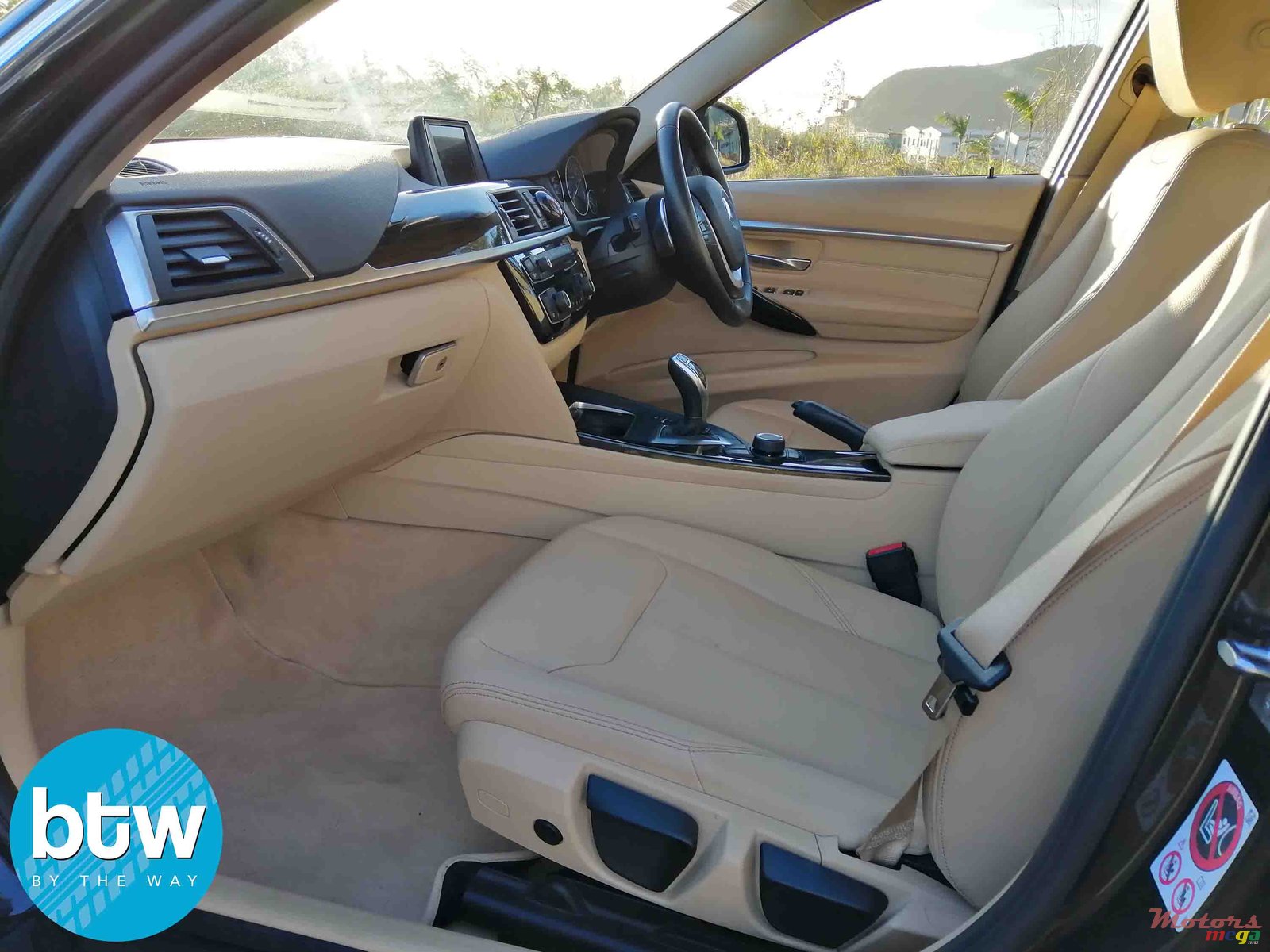 2015' BMW 3 Series 330i photo #4