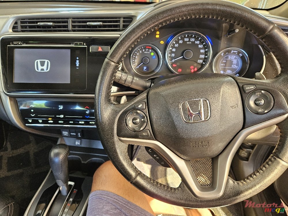 2019' Honda Ballade Executive photo #5