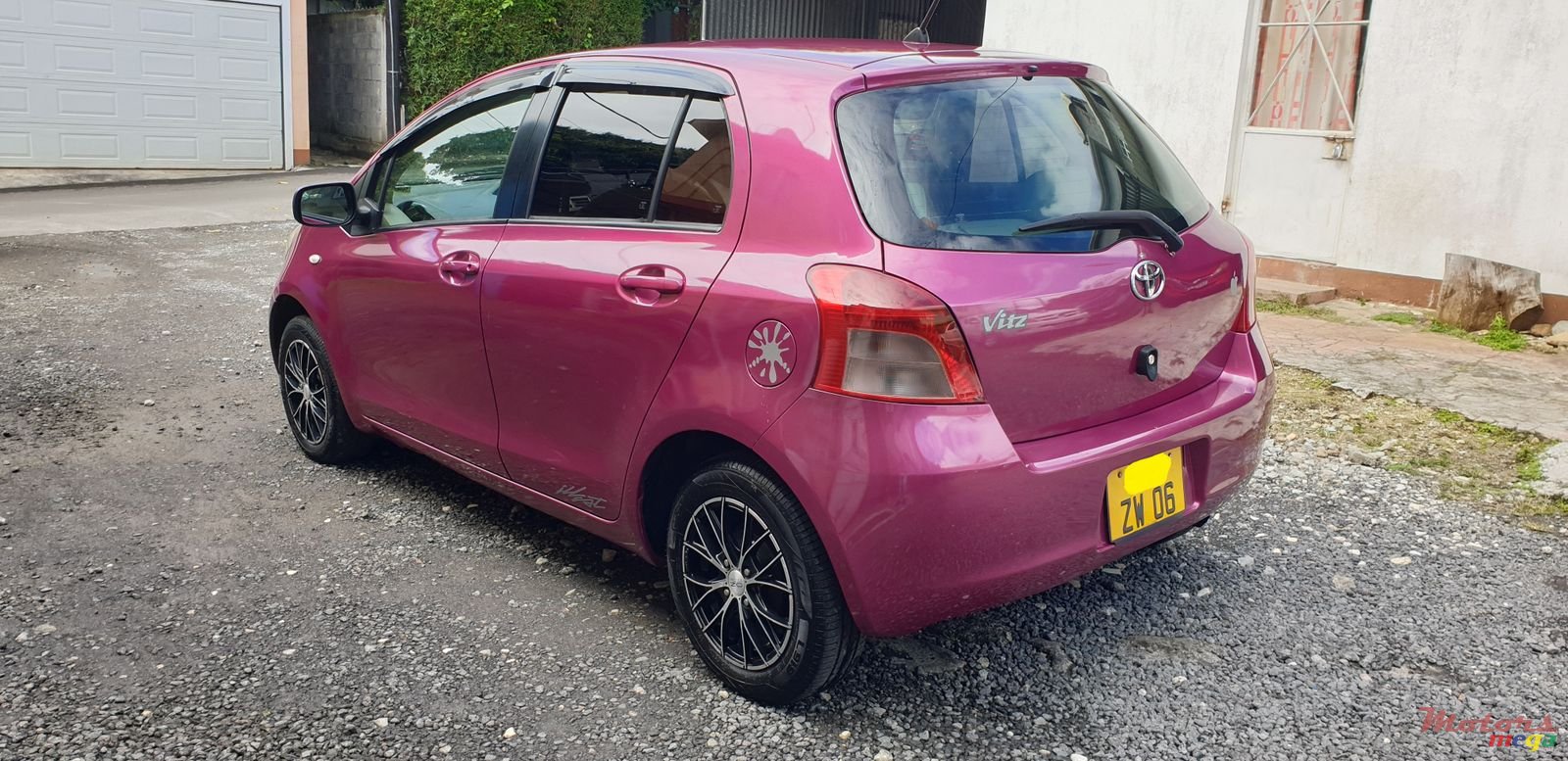 2006' Toyota Vitz photo #2