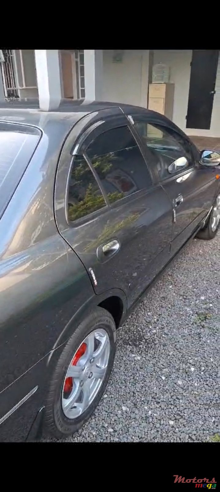 2004' Nissan Sunny photo #2