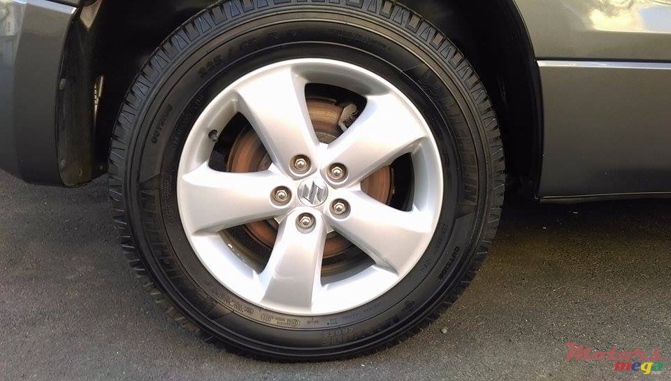 2009' Suzuki Grand Vitara photo #5