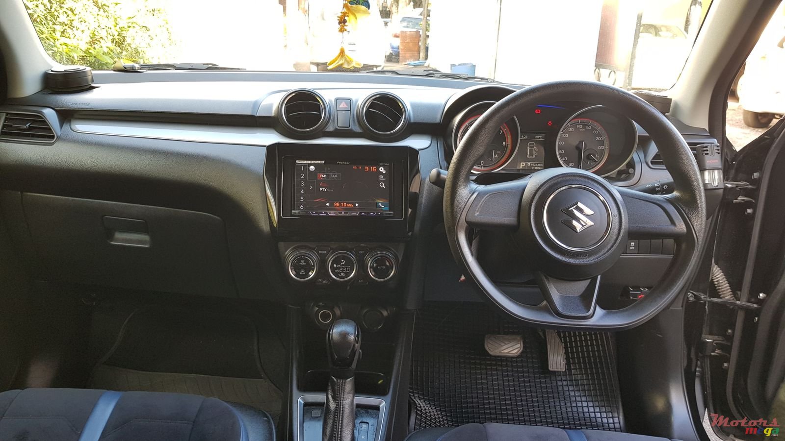 2017' Suzuki Swift Japan automatic photo #5
