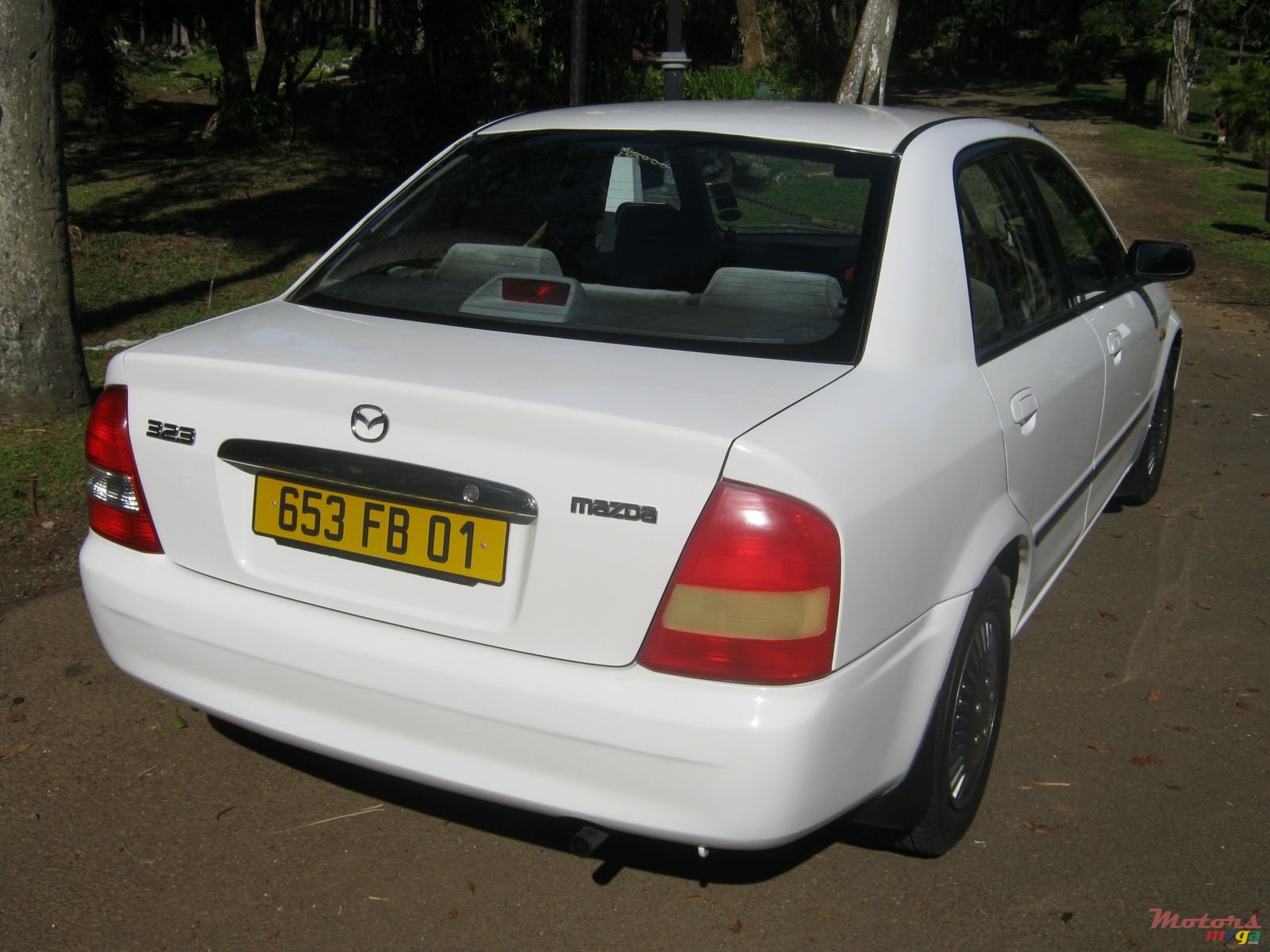 2001' Mazda 323 photo #3