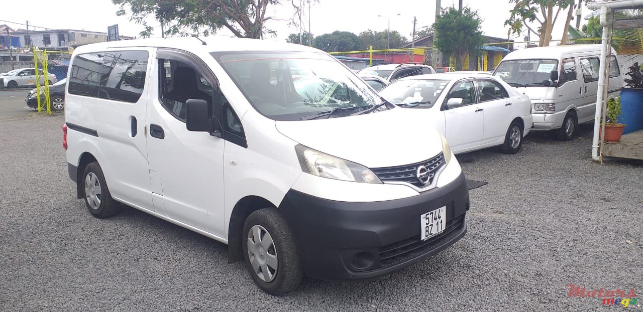 2011' Nissan NV NV200 photo #1