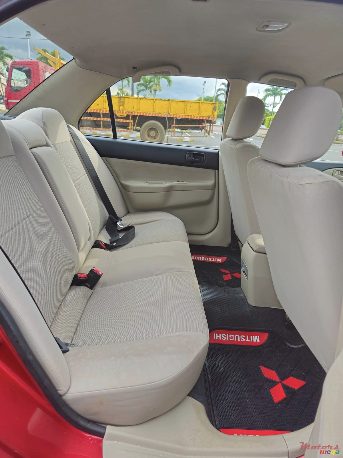 2011' Mitsubishi Lancer GLX photo #4