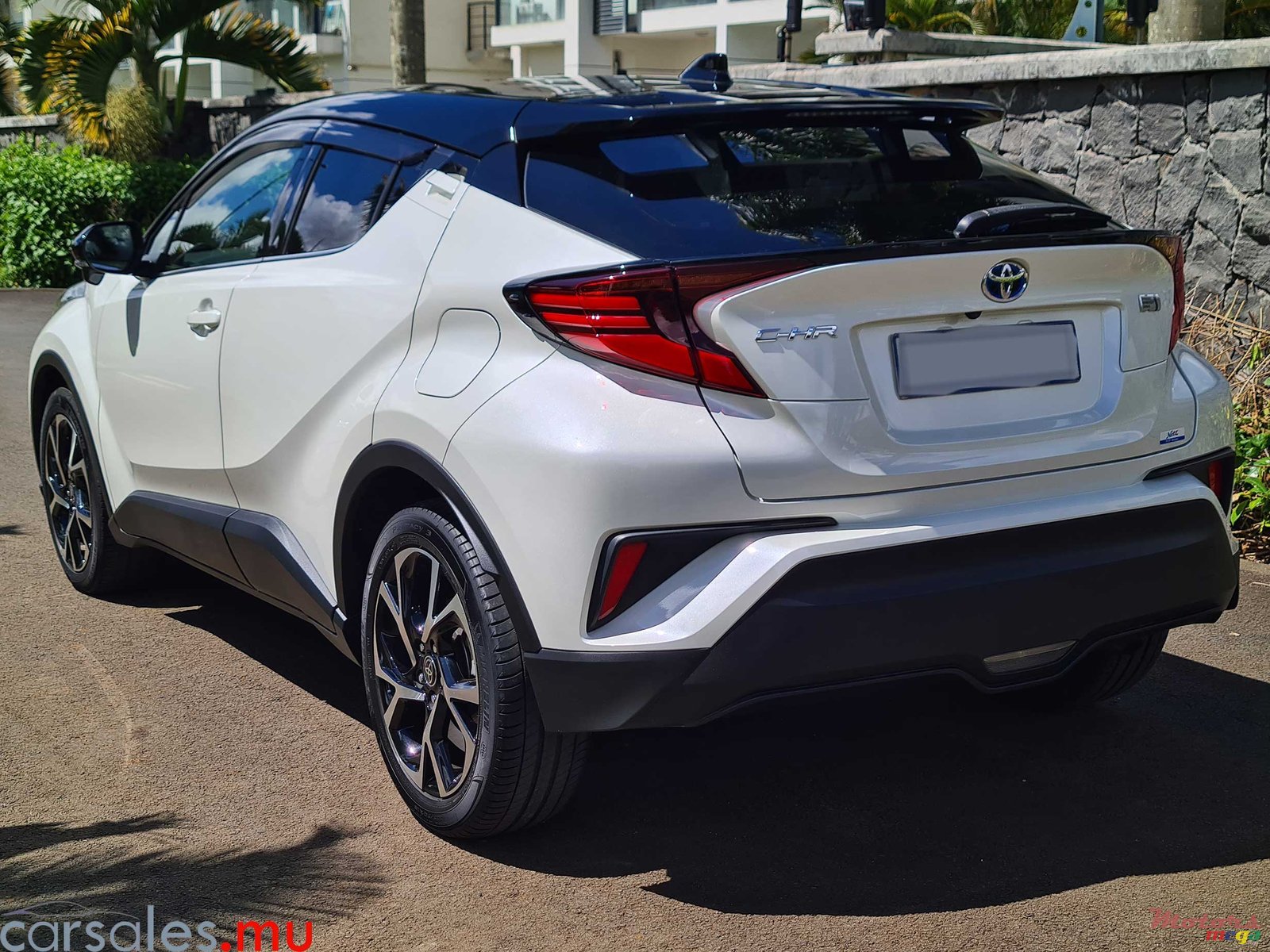 2021' Toyota CH-R Dual Tone 1.8 Hybrid photo #3