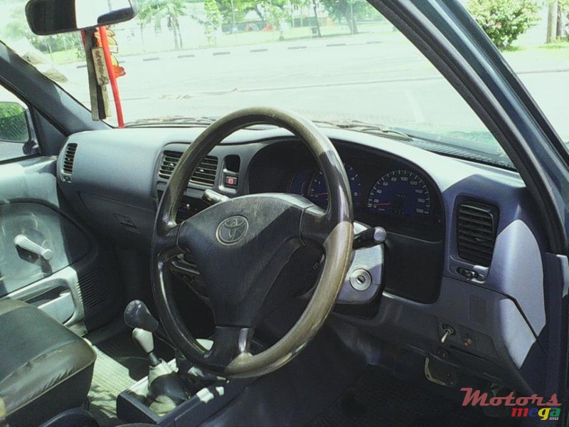 1998' Toyota Hilux 4x4 photo #4