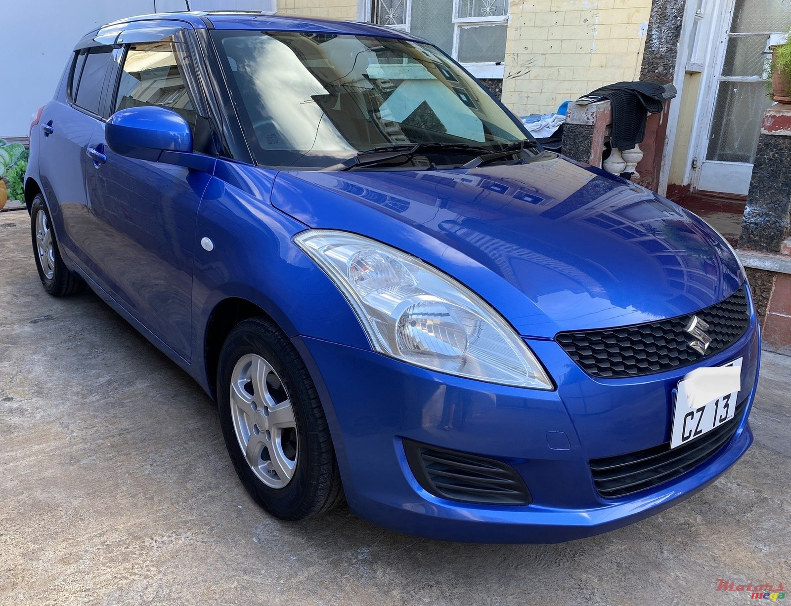 2013' Suzuki Swift Auto photo #3