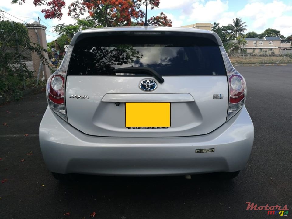2013' Toyota Aqua photo #3