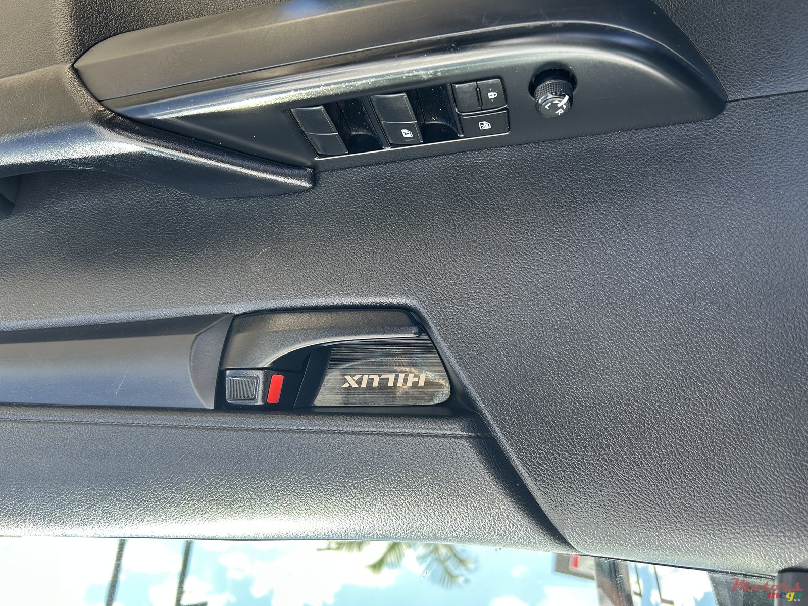 2018' Toyota Hilux photo #2