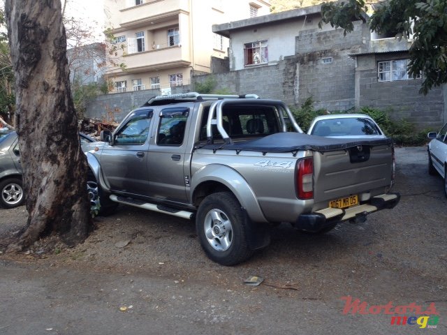 2005' Nissan 3.0 photo #4