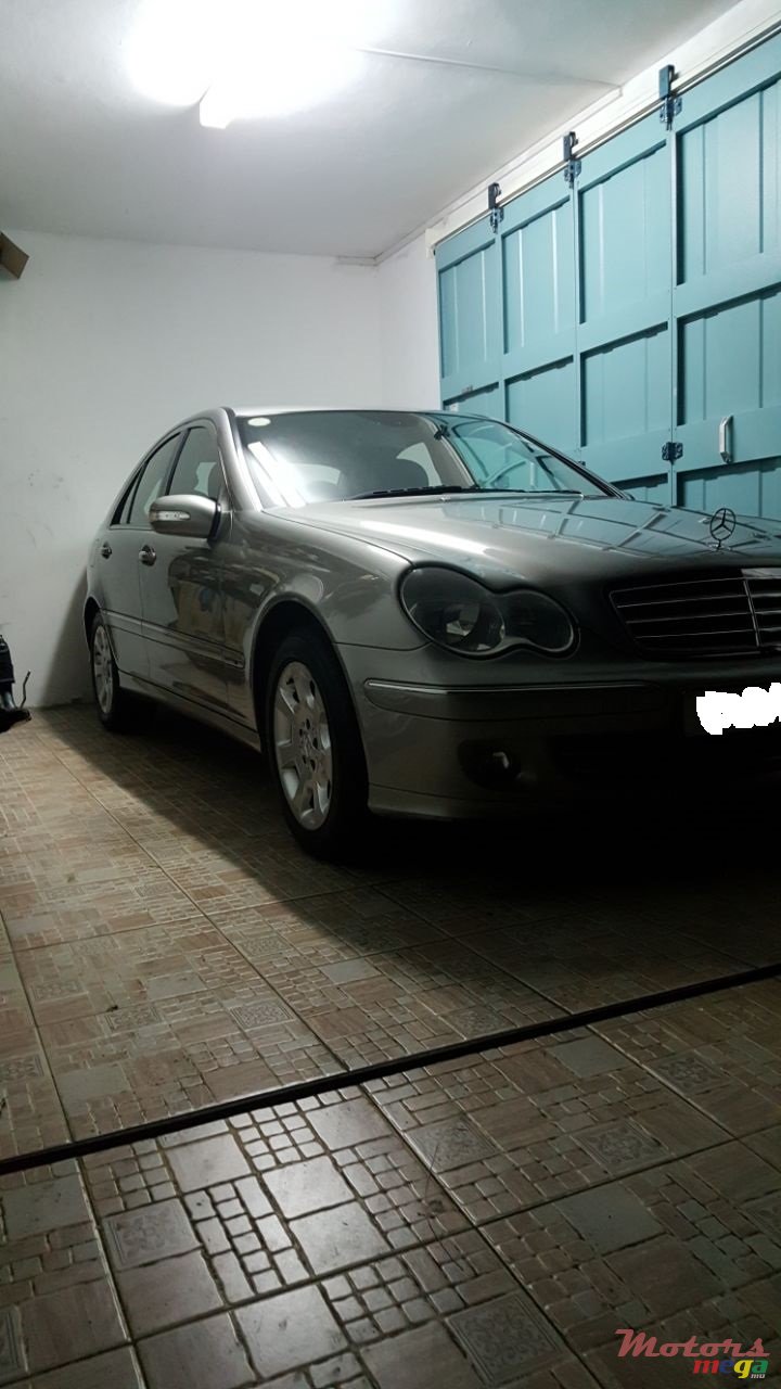 2007' Mercedes-Benz 200 photo #2