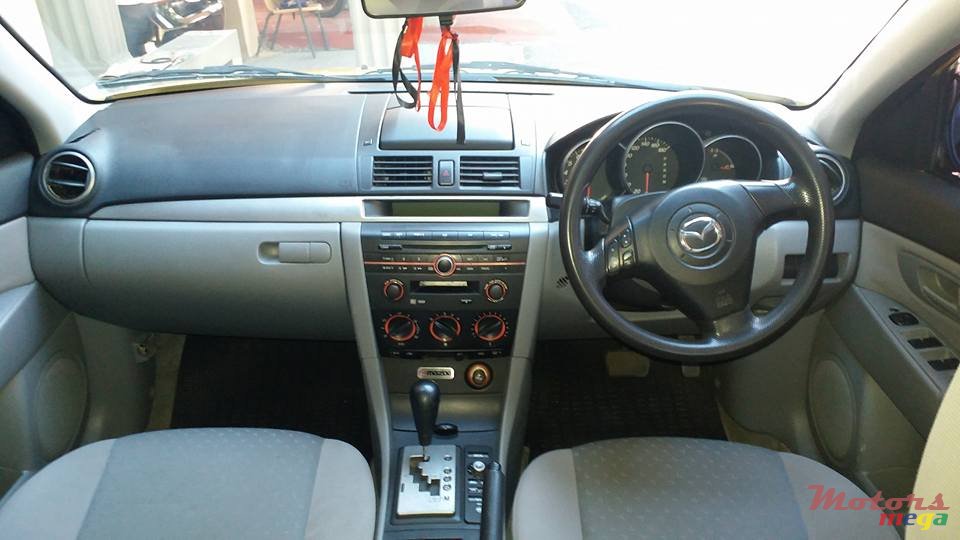 2004' Mazda Axela photo #5