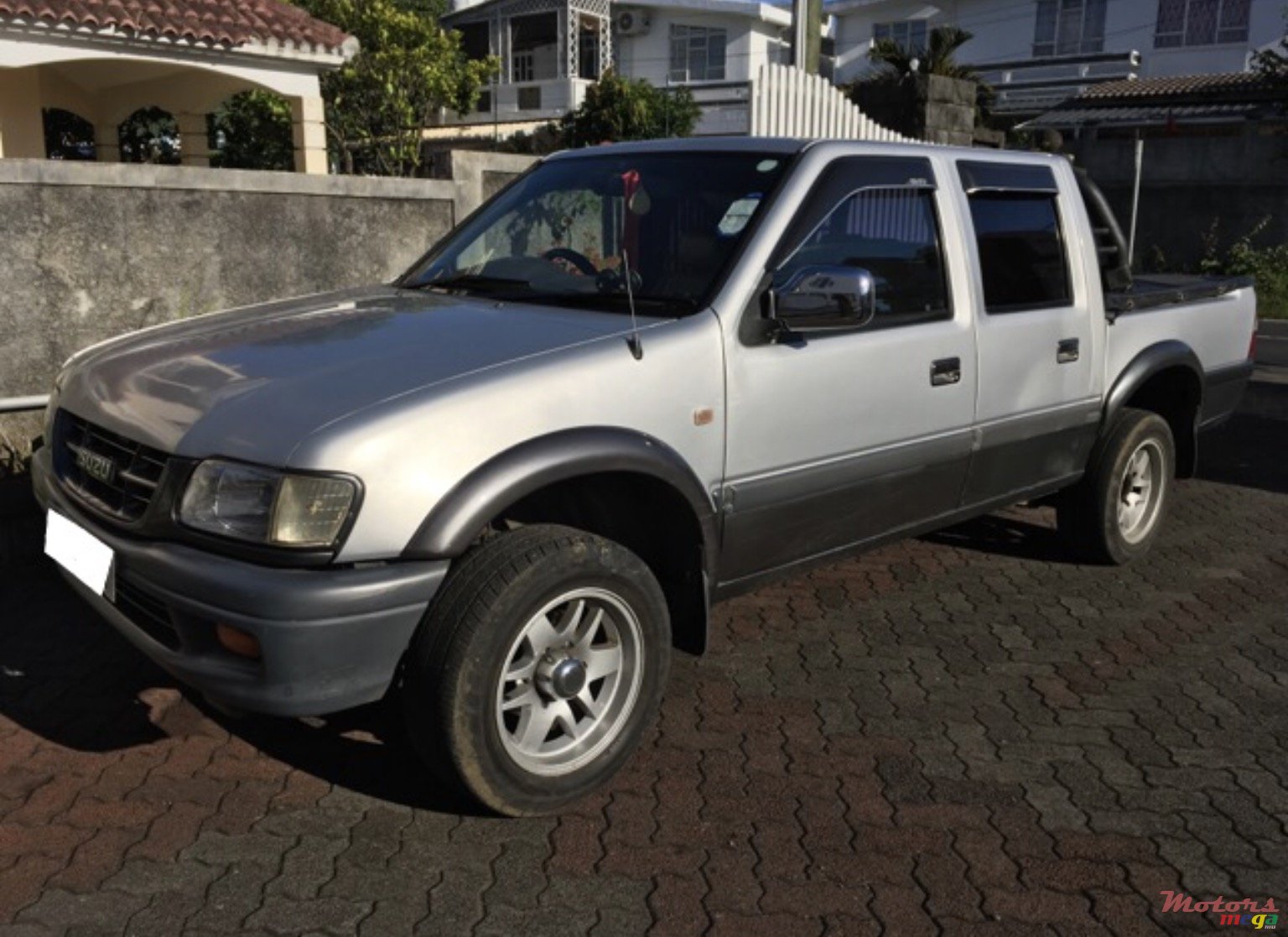 2002' Isuzu photo #2