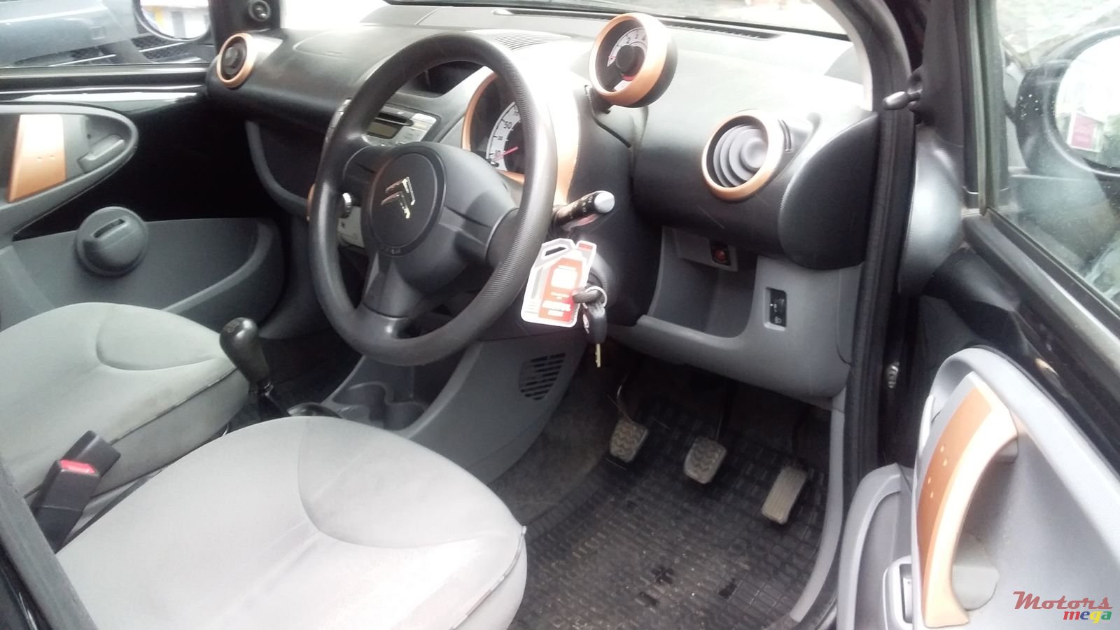 2012' Citroen C1 photo #5