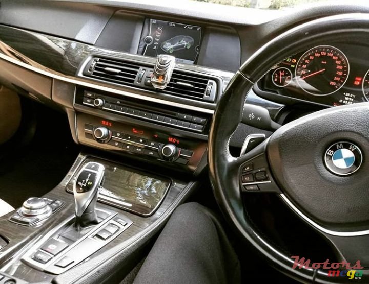 2012' BMW 5 Series dorigine photo #2
