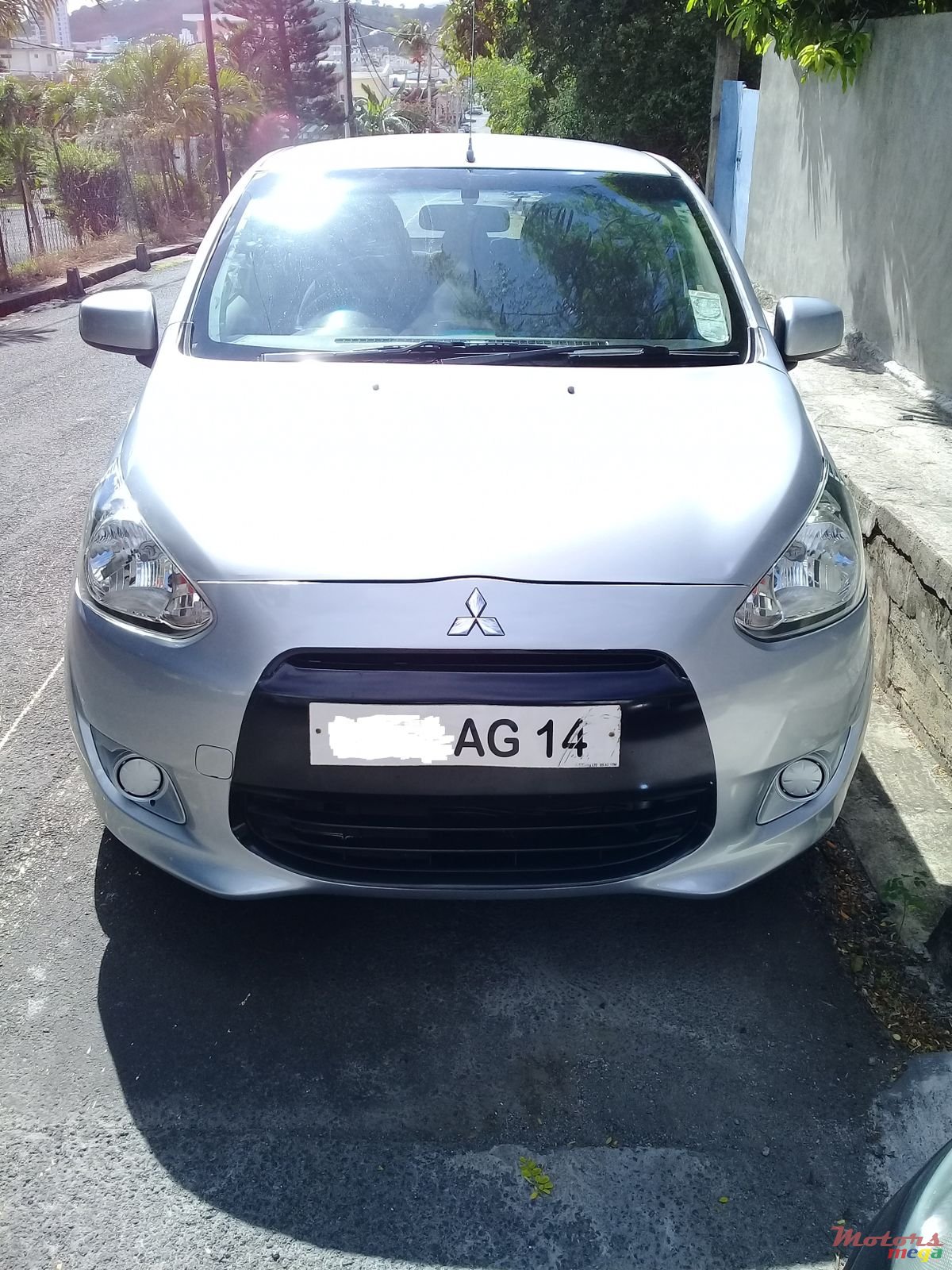 2014' Mitsubishi Mirage photo #1