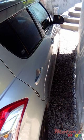 2011' Suzuki Swift photo #3