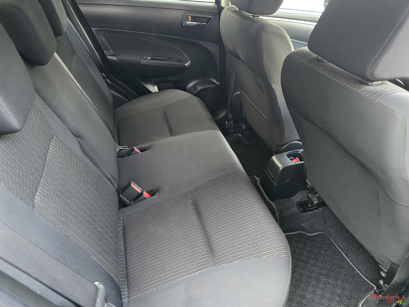 2014' Suzuki Swift photo #4