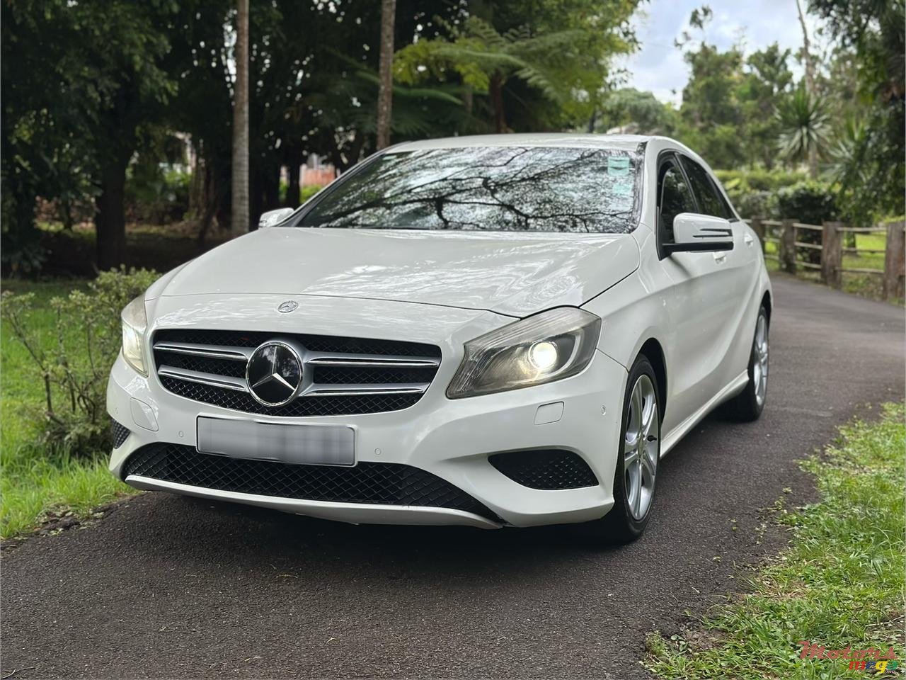 2013' Mercedes-Benz A180 photo #2