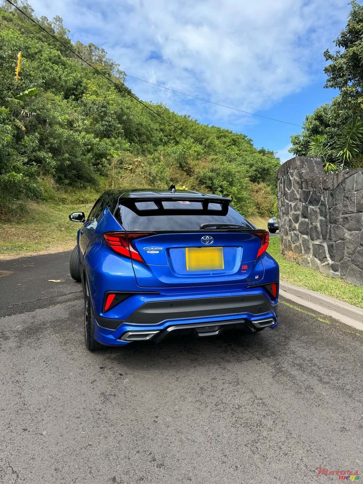 2020' Toyota C-HR photo #3