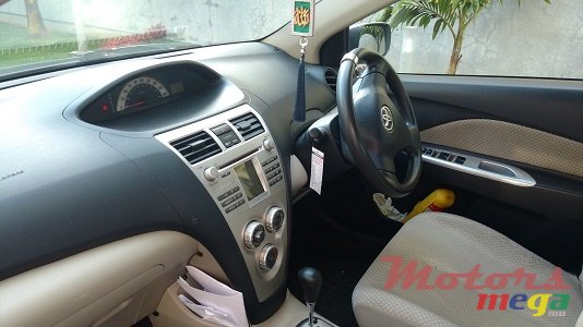 2006' Toyota Belta photo #2