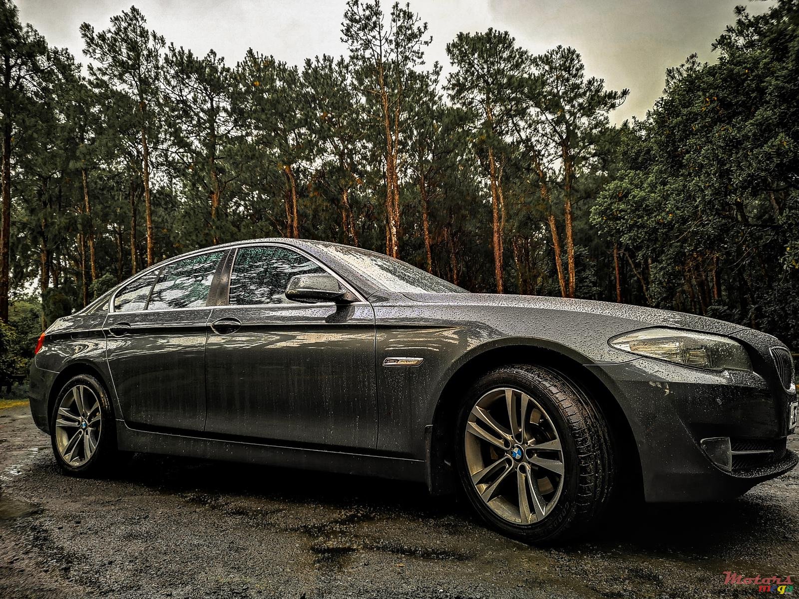 2011' BMW 523 photo #4