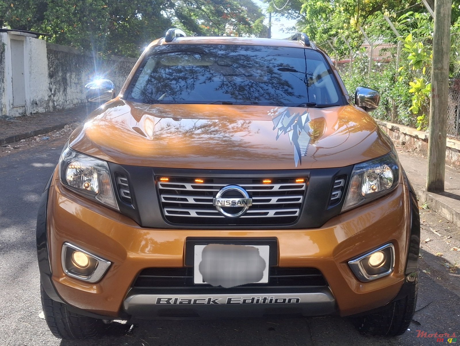 2019' Nissan Navara photo #1