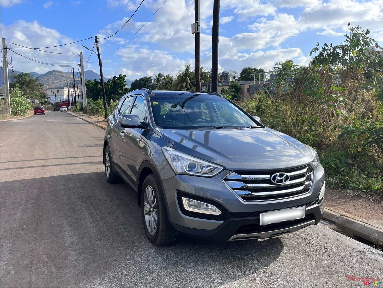 2013' Hyundai Santa Fe photo #1