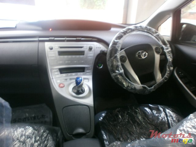 2013' Toyota Prius Plug-in Hybrid photo #5