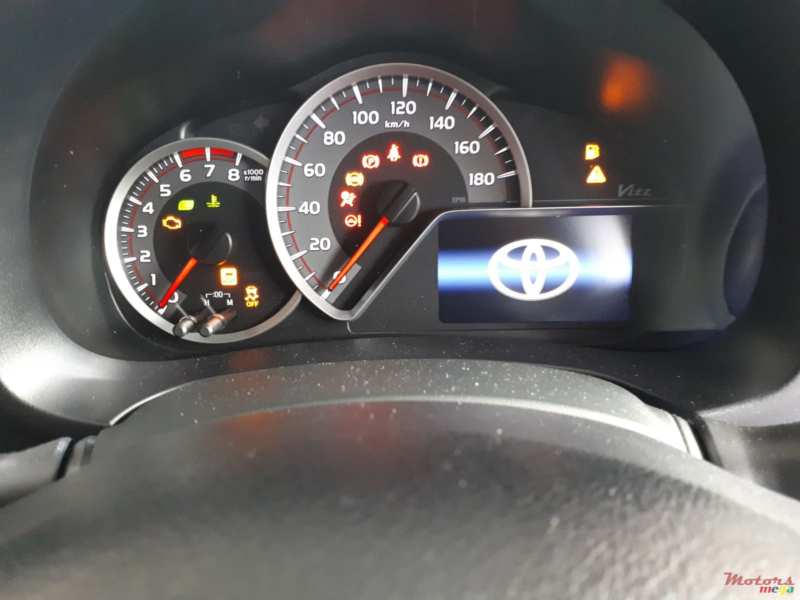 2014' Toyota Vitz photo #3