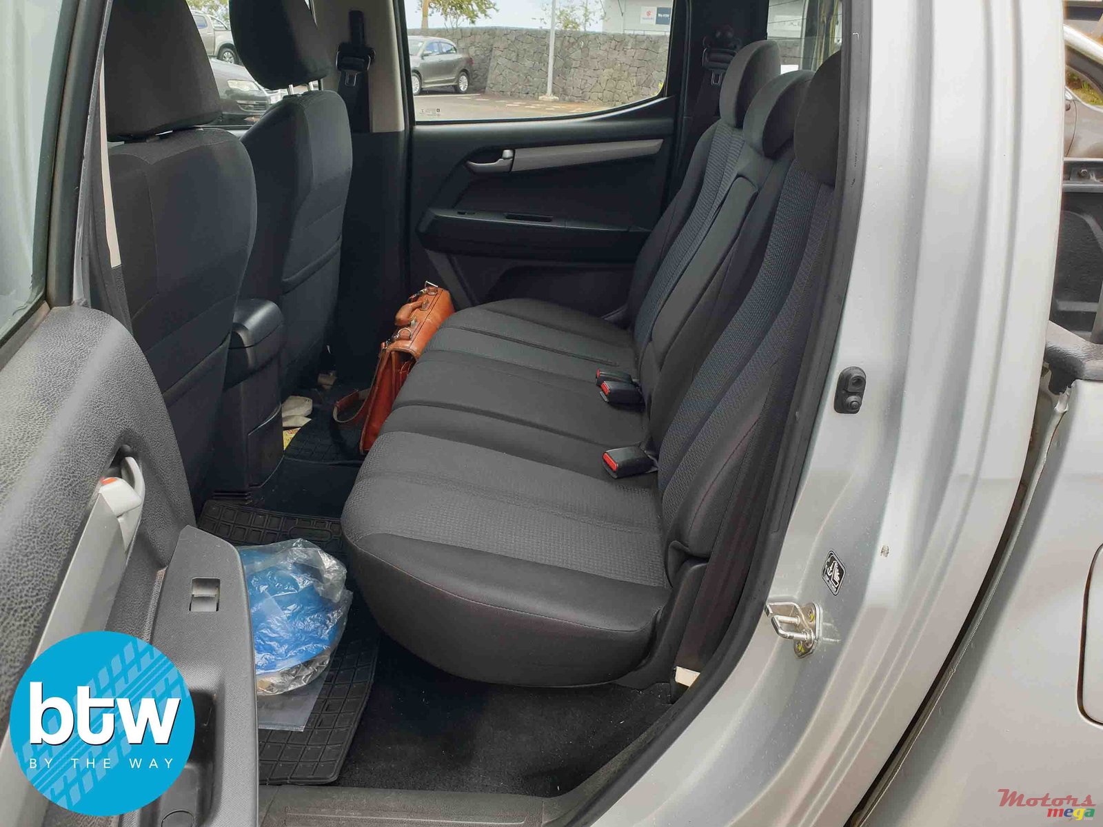 2013' Isuzu D-Max 30TD INTERCOOLER photo #3