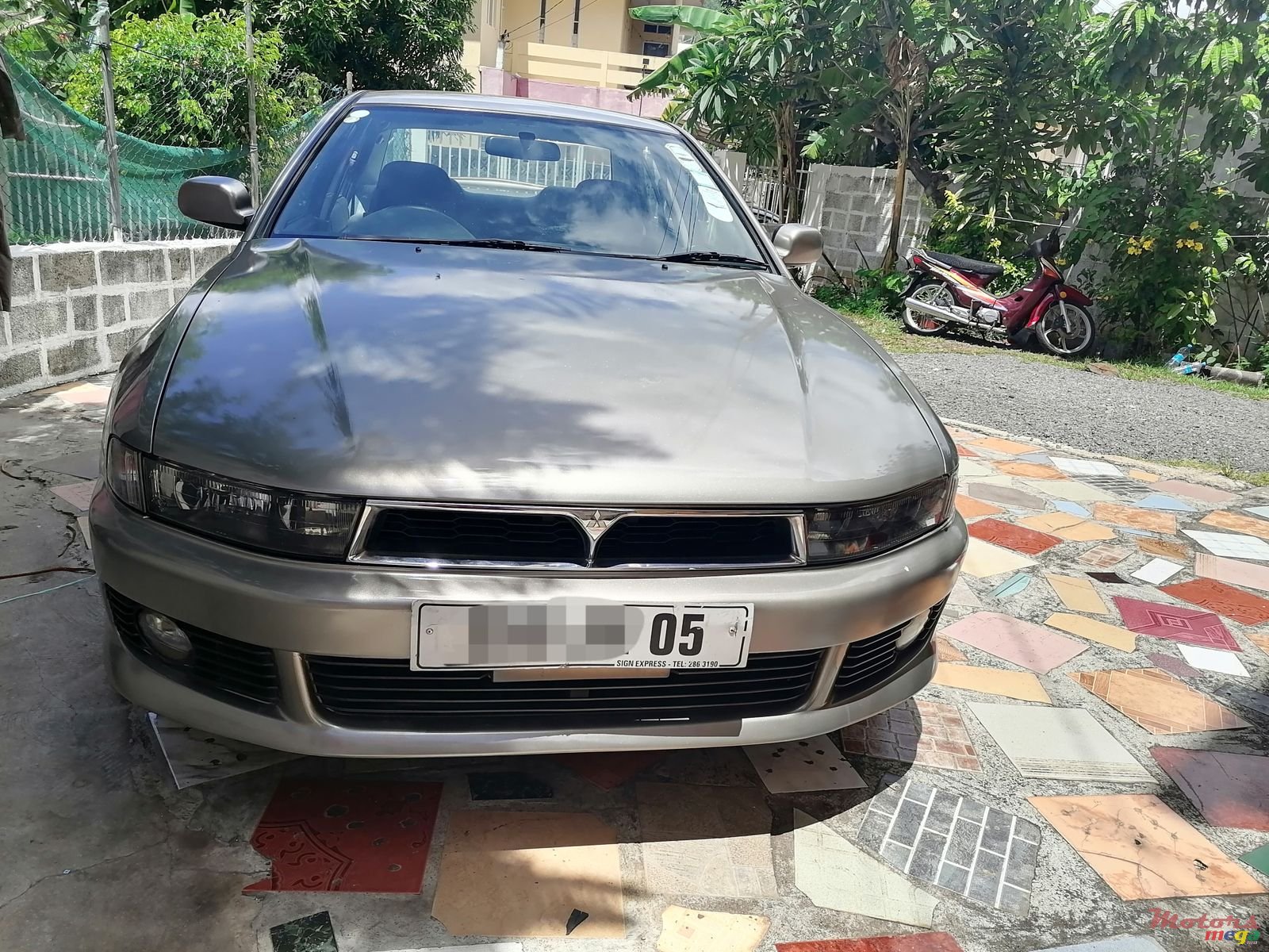 2005' Mitsubishi Galant photo #2