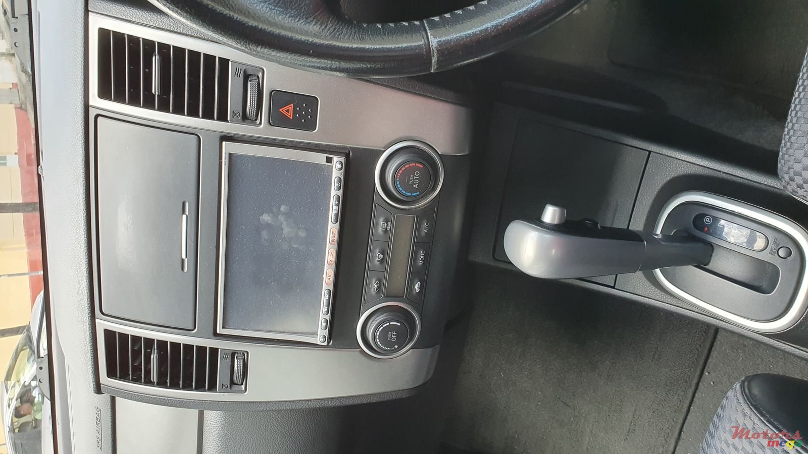 2012' Nissan Tiida photo #5