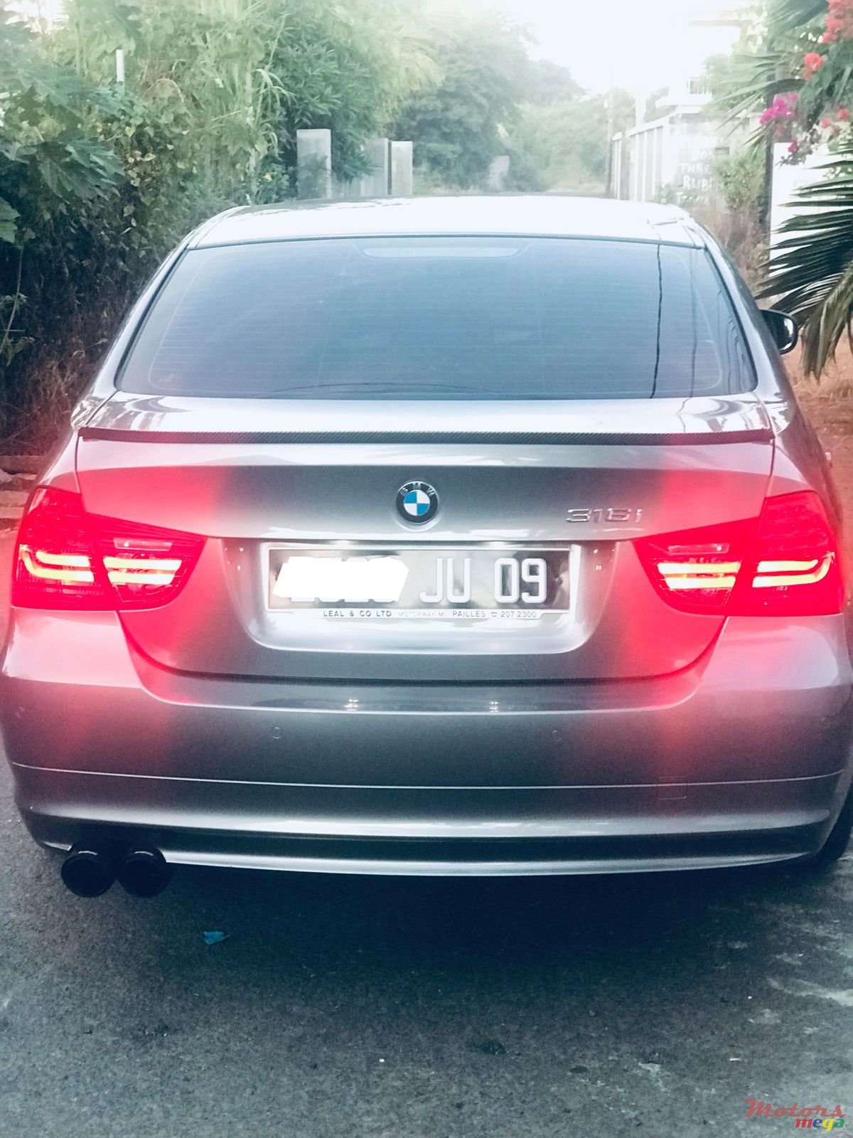 2009' BMW 3 Series Sedan photo #3