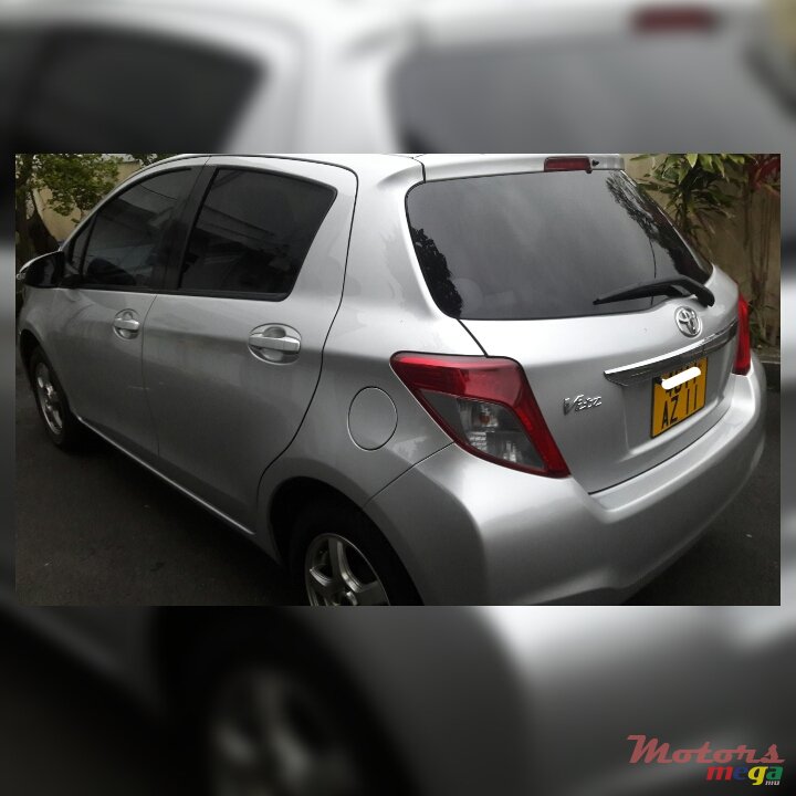 2011' Toyota Vitz photo #2