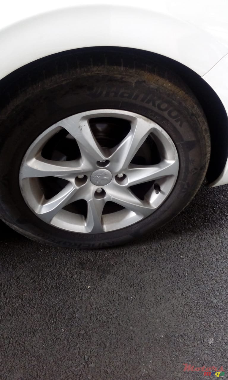 2013' Peugeot 208 photo #4