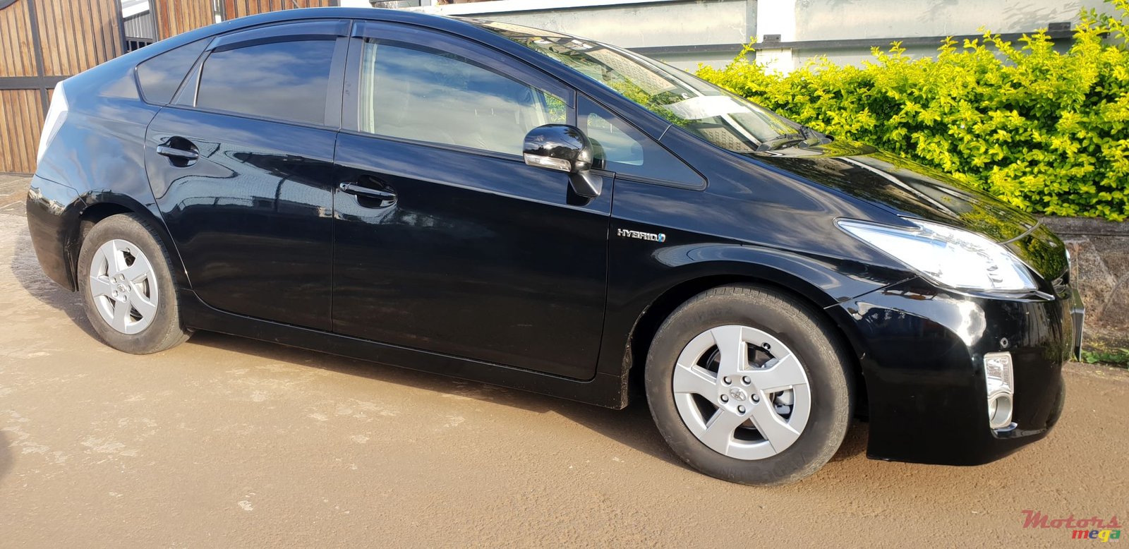 2010' Toyota Prius photo #2