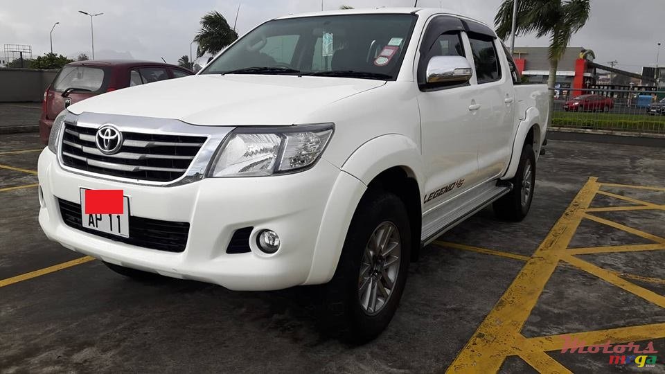 2011' Toyota Hilux 4X4 photo #1
